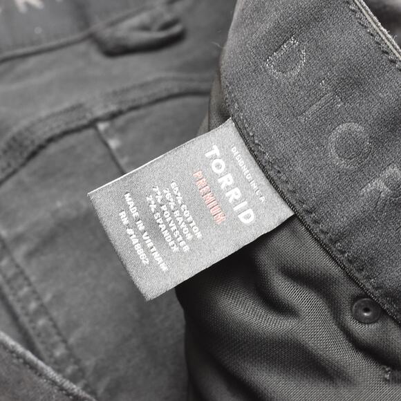 Torrid Women's Skinny Jeans Zip Solid Cotton Blend Black Plus Size 28R Premium - Picture 8 of 8